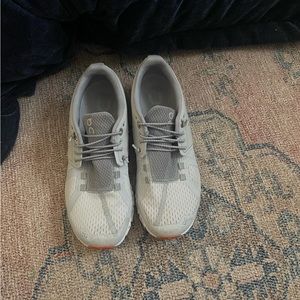 Glacier womens on clouds. Size 7.5. Only worn a couple of times.